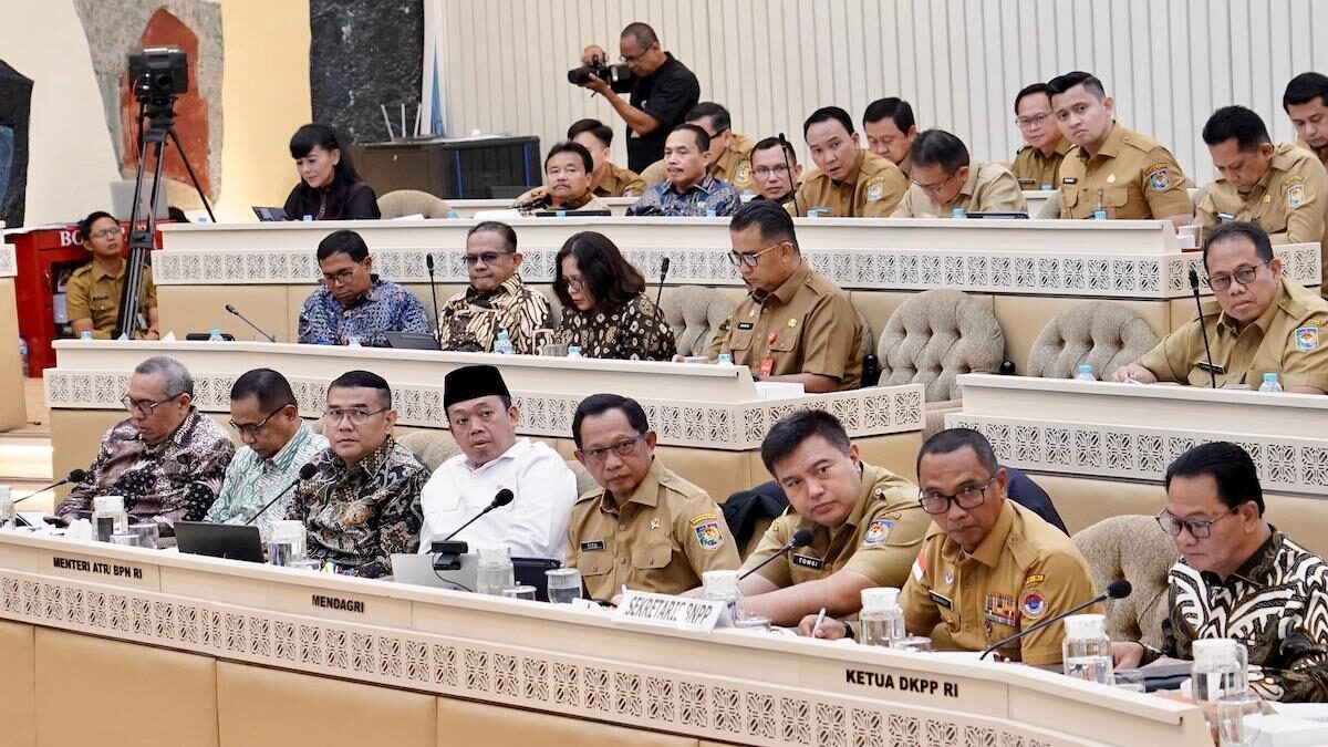 Menteri Nusron dan Wamen Ossy saat RDP dengan Komisi II DPR RI. (dok. istimewa)