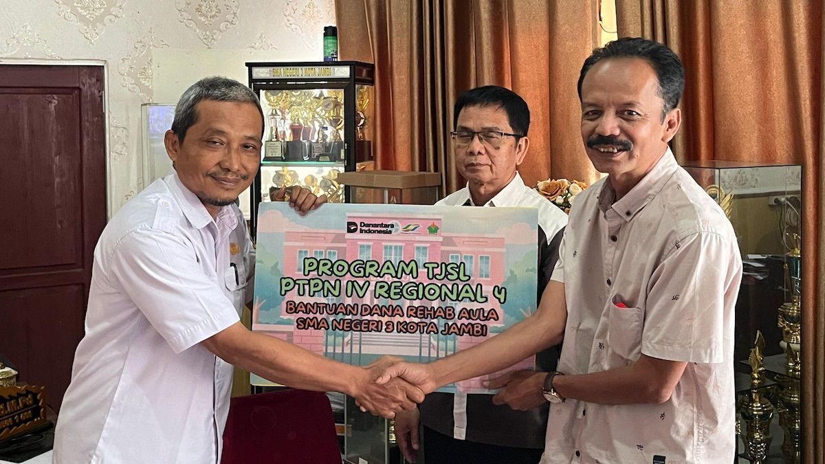 PTPN IV Regional 4 rehab aula SMAN 3 Jambi. (dok. istimewa)