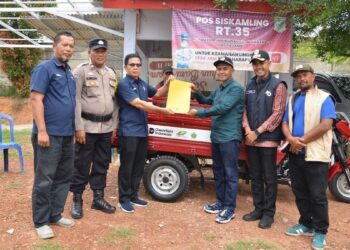 PTPN IV Regional 4 serahkan betor angkut sampah untuk warga. (dok. istimewa)