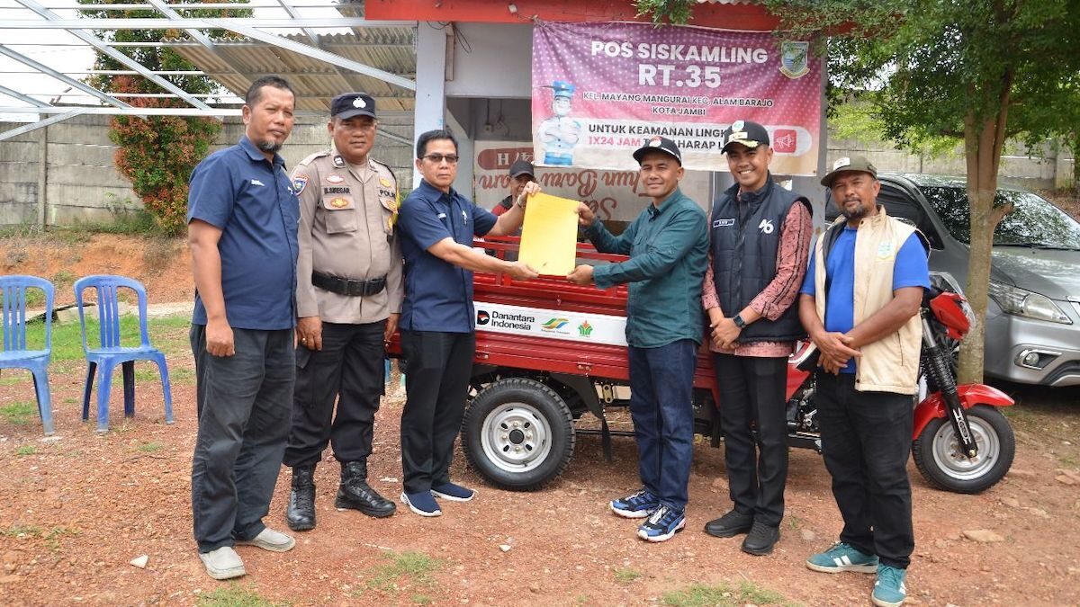 PTPN IV Regional 4 serahkan betor angkut sampah untuk warga. (dok. istimewa)