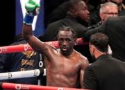 Terence Crawford Kalahkan Canelo dan Raih Gelar Juara Dunia Super Middleweight