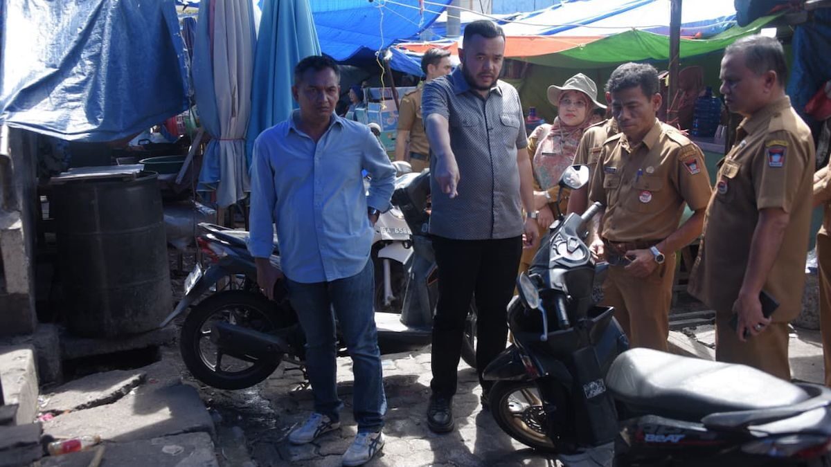 Wako Fadly Amran cek progres revitalisasi Blok A Pasar Raya Padang. (dok. istimewa)