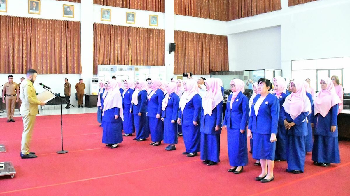 Wako Fadly Amran kukuhkan pengurusn GOW Kota Padang. (dok. Prokopim)