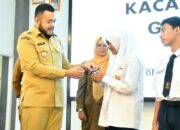 Wako Fadly Amran Bagikan 200 Kacamata Gratis untuk Siswa SMP di Padang