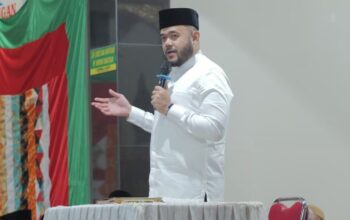 Wako Fadly Amran saat berada di salah satu masjid kawasan Bungus Teluk Kabung. (dok. Prokopim)