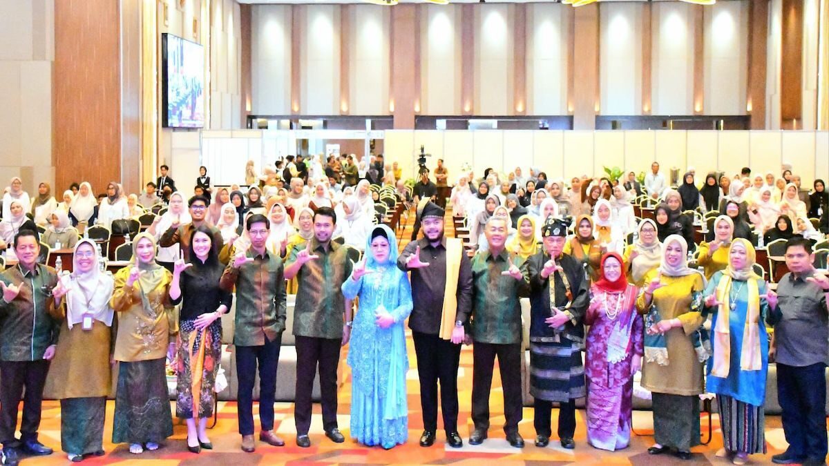 Wali Kota Padang, Fadly Amran, membuka secara resmi Forum Komunikasi Ilmiah (Forkomil) VI yang digelar Fakultas Kedokteran Gigi (FKG) Universitas Baiturrahmah. (dok. Prokopim)