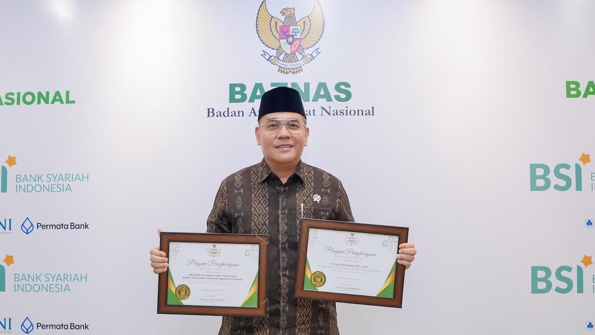 Wamen Ossy terima penghargaan Baznas Award 2025. (dok. istimewa)