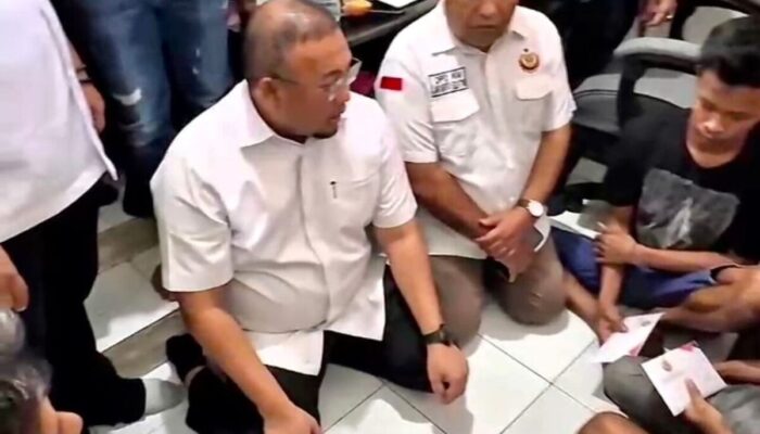 Ketum IKM Andre Rosiade Jenguk dan Bantu Perantau Minang Korban Demo di Jakarta