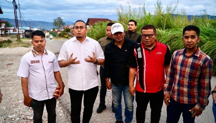 Andre Rosiade Tinjau Jalan Rusak di Taratak Galundi-Alahan Panjang, Segera Diperbaiki dengan IJD Rp 8,5 Miliar
