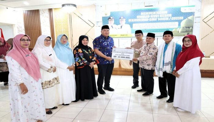 Peringati Maulid Nabi, GTK Kota Pariaman Salurkan Infaq ke 80 Siswa