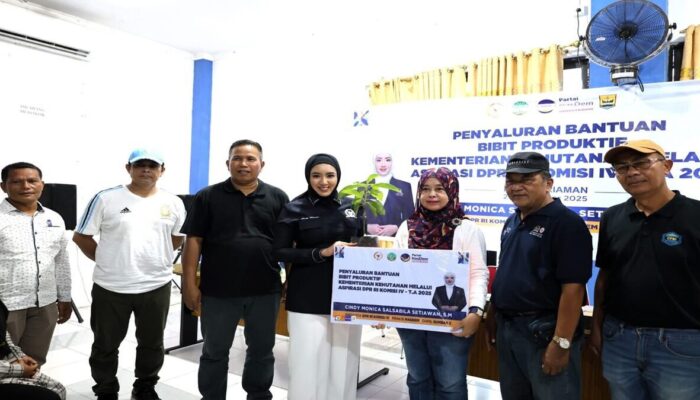 1.000 KK di Pariaman Terima 5.000 Bibit Unggul dari Program Aspirasi DPR RI
