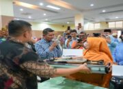 Dorong Ekonomi Rakyat, Pemkab Solok Serahkan Bantuan Peralatan untuk Ratusan UMKM