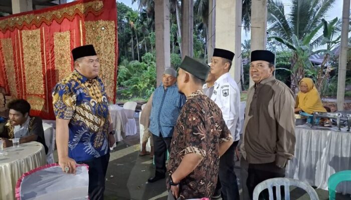 Lestarikan Tradisi “Badoncek”, ASN dan Wako Pariaman Galang Dana untuk Pembangunan Masjid
