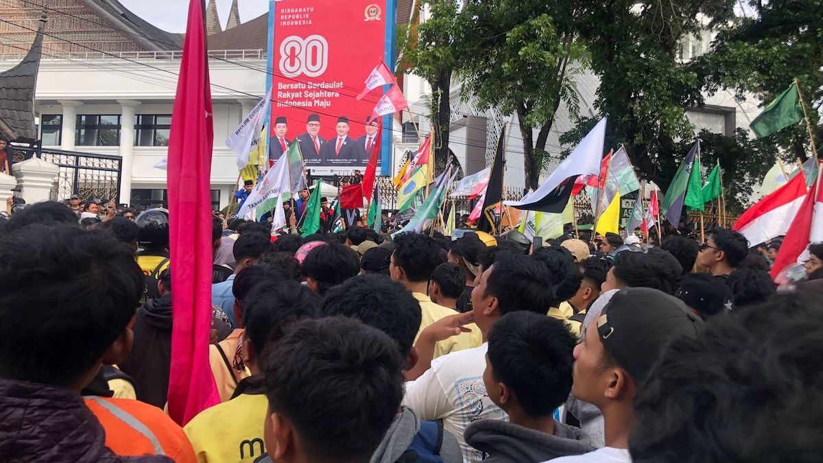 Demo mahasiswa di DPRD Sumbar. (dok. istimewa)