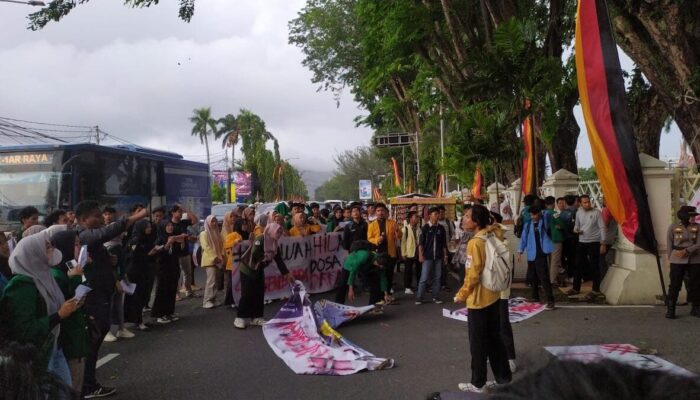 Mahasiswa Demo di Kantor Gubernur Sumbar, Soroti Nasib Petani