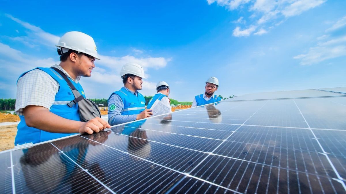 ilustrasi pekerja PLN. (dok. istimewa)