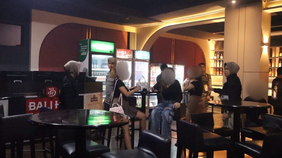 Penertiban tempat hiburan malam oleh Satpol PP Padang. (dok. istimewa)