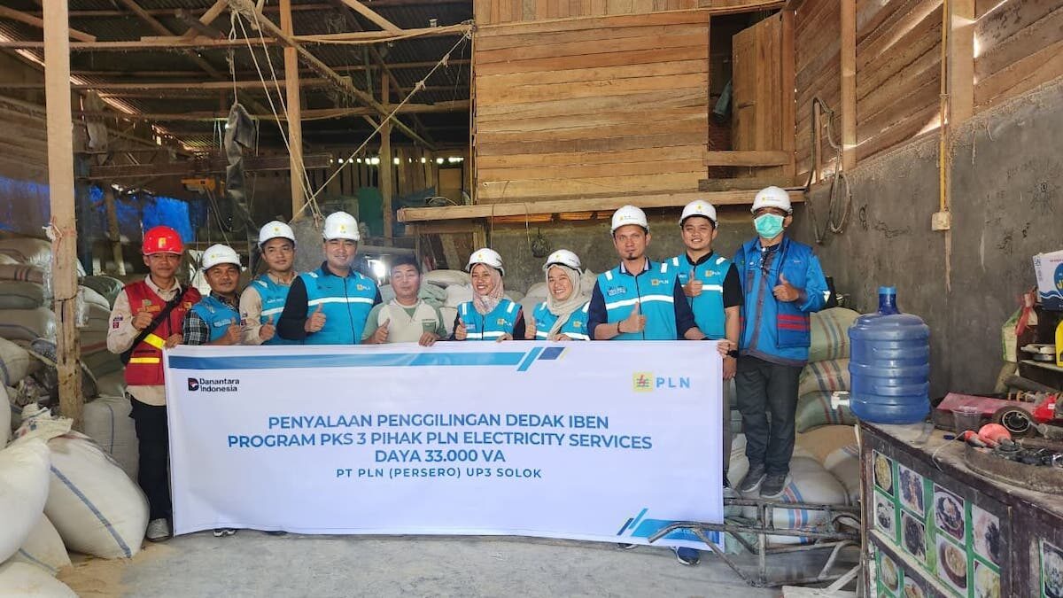 Penyalaan listrik daya 33.000 VA PLN UP3 Solok. (dok. istimewa)