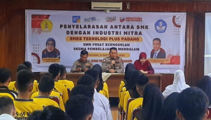 Kapolsek Padang Utara Beri Penyuluhan Kamtibmas di SMK Teknologi Plus Padang