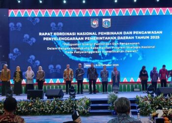Inspektur pada Inspektorat Sumbar, Andri Yulika raih penghargaan bergengsi dari Mendagri. (dok. adpsb)