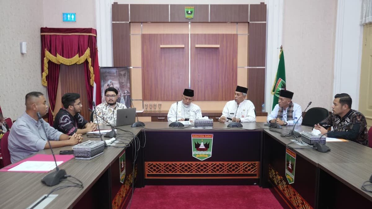 Buya Mahyeldi bertemu creator film Nia, Gadih Minang si Penjual Gorengan. (dok. istimewa)