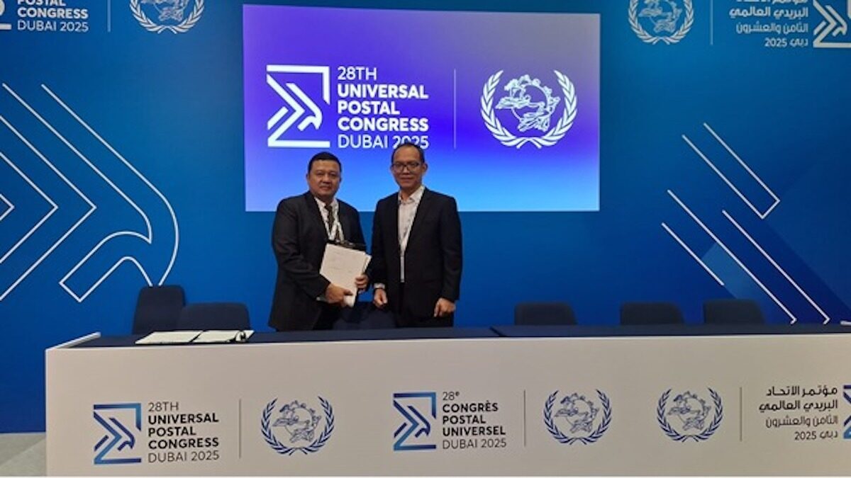 Direktur Jenderal Ekosistem Digital Kemkomdigi Edwin Hidayat Abdullah (kiri) dan Direktur Pos dan Penyiaran Kemkomdigi Pak Gunawan Hutagalung (kanan). (dok. Komdigi)