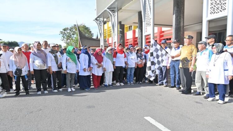 Gubernur Mahyeldi buka jalan sehat DPP PPI Sumbar. (dok. adpsb)