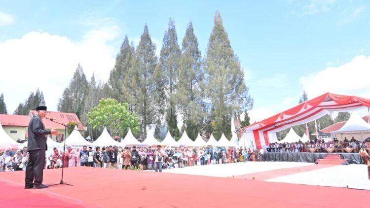 Gubernur Mahyeldi saat pembukaan Festival 5 Danau. (dok. adpsb)