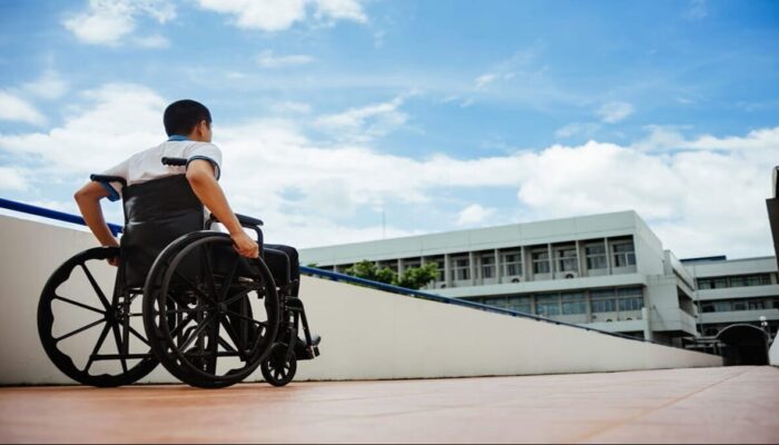 27 Warga Disabilitas di Padang Terima Kursi Roda hingga Alat Bantu Dengar