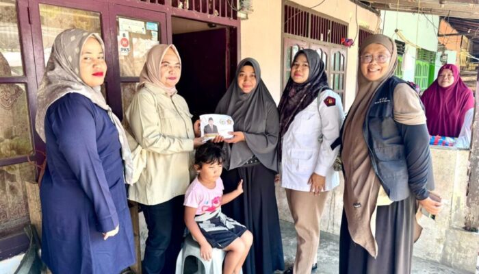 Andre Rosiade Bantu Rp20 Juta untuk Ibu Tiga Anak yang Terpaksa Menjadi Kuli Batu di Padang Pariaman