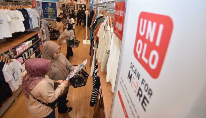 Rayakan Kehadiran UNIQLO Pertama di Padang, Warga Serbu Pembukaan Toko di Basko City Mall