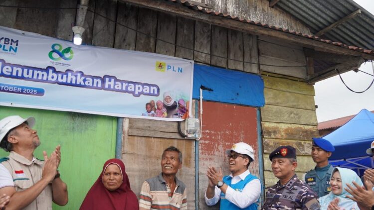 PLN lakukan penyalaan listrik gratis baru untuk masyarakat. (dok. istimewa)