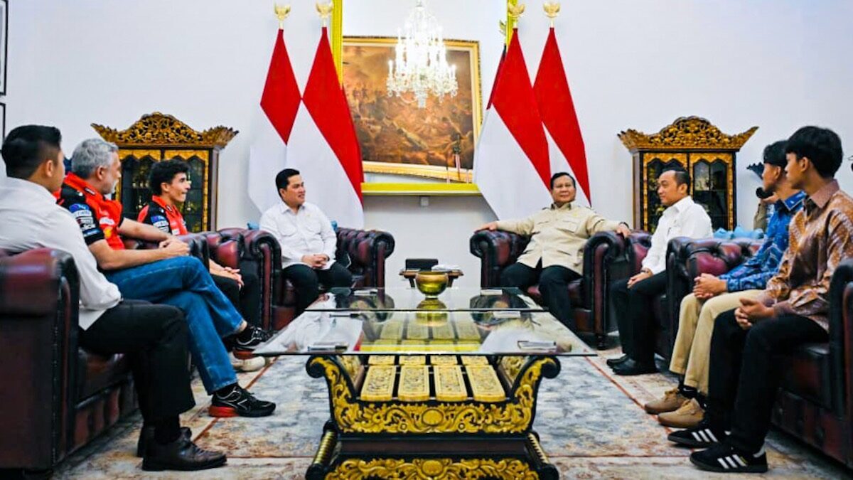 : Presiden Republik Indonesia, Prabowo Subianto, menerima kunjungan juara dunia MotoGP Marc Marquez bersama dua pembalap muda Indonesia, Mario Aji dan Veda Ega Pratama, di Istana Merdeka, Jakarta, pada Selasa (30/9/2025). (Foto: BPMI Setpres)