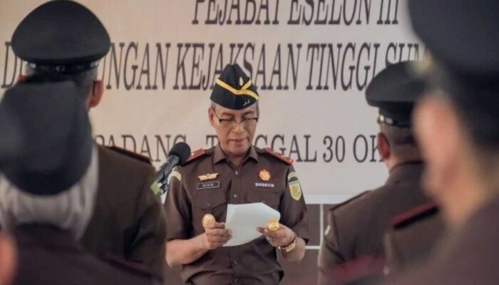 Kajati Sumbar Minta Kajari Sejajaran untuk Mengedepankan Humanis dalam Penegakan Hukum