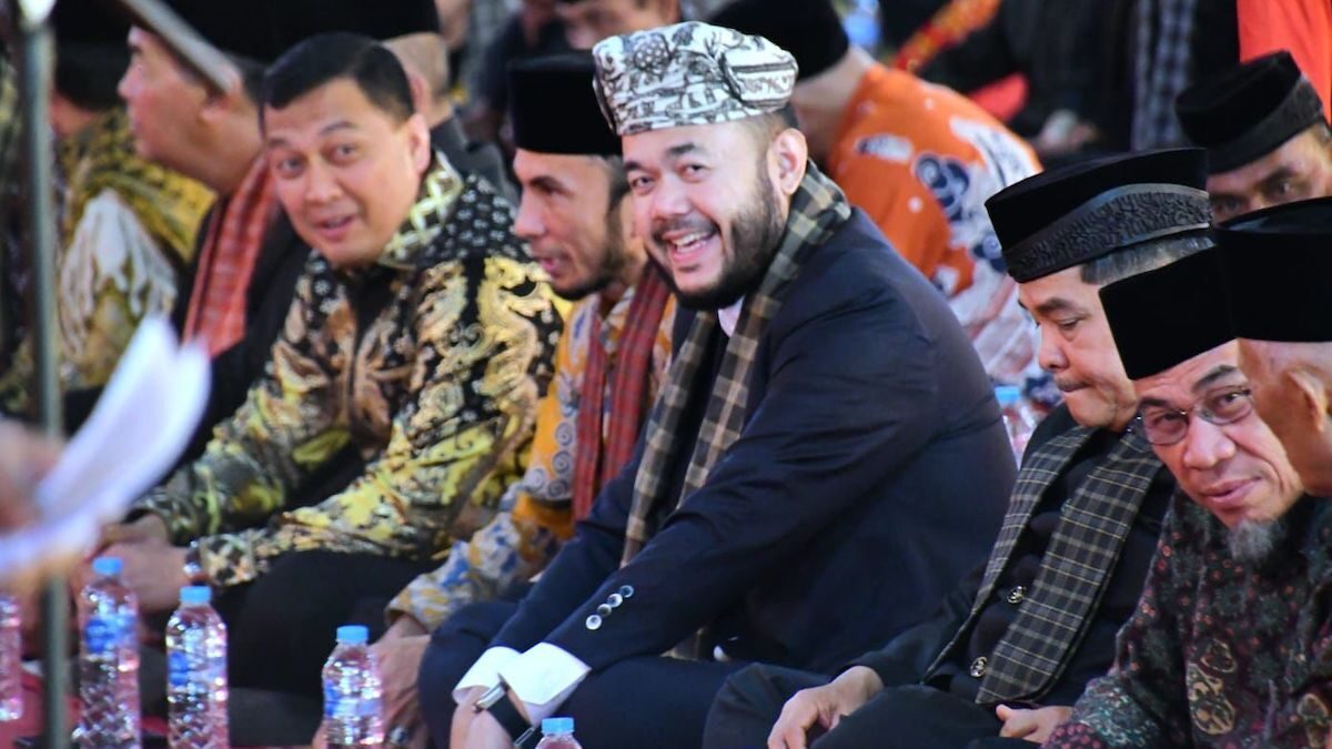 Wako Fadly Amran hadiri acara batagak panghulu Fauzi Bahar. (dok. Prokopim)