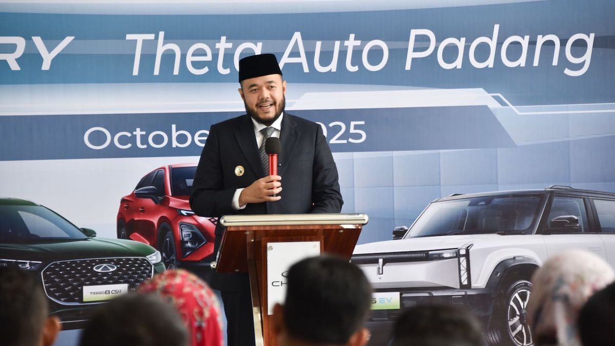 Wako Fadly Amran saat beri sambutan pada pembukaan showroom mobil Chery di Padang. (dok. Prokopim)