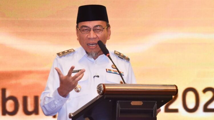 Wawako Maigus Nasir beri sambutan di wisuda SMA-SMAK Padang. (dok. Prokopim)