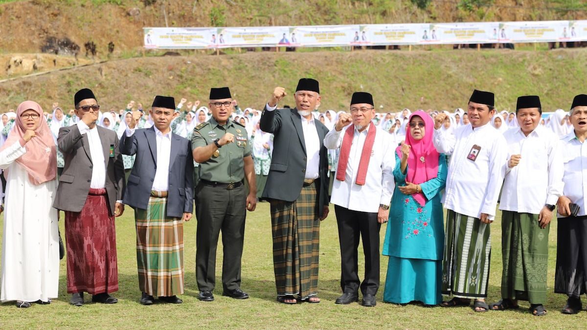 Wawako Maigus Nasir hadiri upcara peringatan Hari Santri Nasional di Ponpres Ar Risalah. (dok. Prokopim)