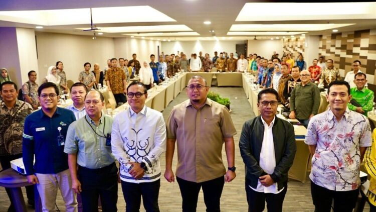 Andre Roside memfasilitasi pertemuan Pemkab Mentawai dengan BUMN di Sumbar. (Foto: Ist)
