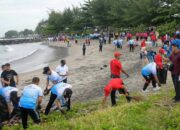 Didukung PT Semen Padang, Polda Sumbar Pecahkan Rekor MURI Lewat Aksi Bersih Pantai Purus