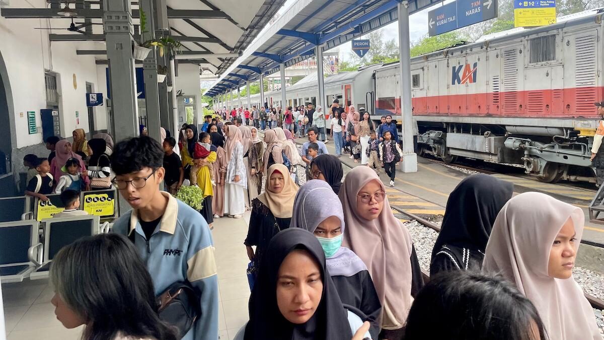 Aktifitas naik turun di Stasiun Padang KAI Divre II Sumbar. (dok. istimewa)