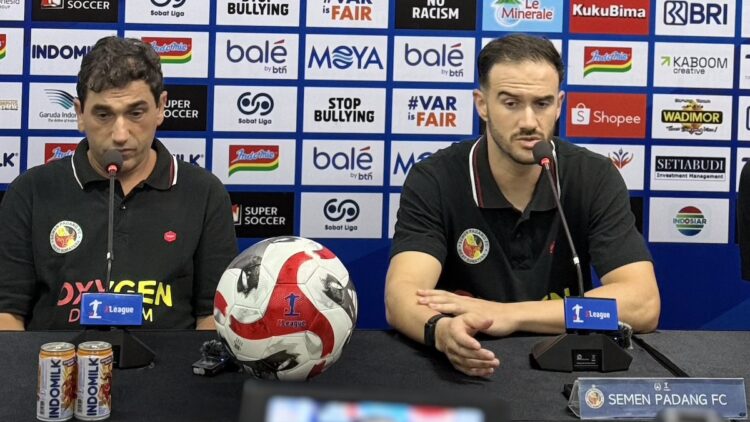 Coach Eduardo Almeida dan bek Semen Padang FC Rui Rampa. (dok. MO SPFC)