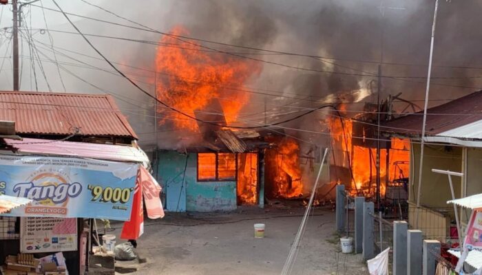 Tanggap Darurat Kebakaran di Pemancungan, BPBD Bangun Tenda dan Salurkan Family Kit