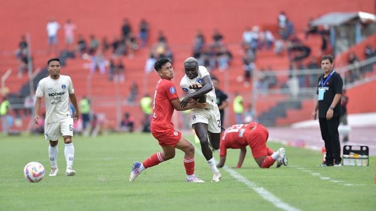 Laga antara Semen Padang FC dan Persita pada gelaran Liga 1 musim lalu. (dok. istimewa)