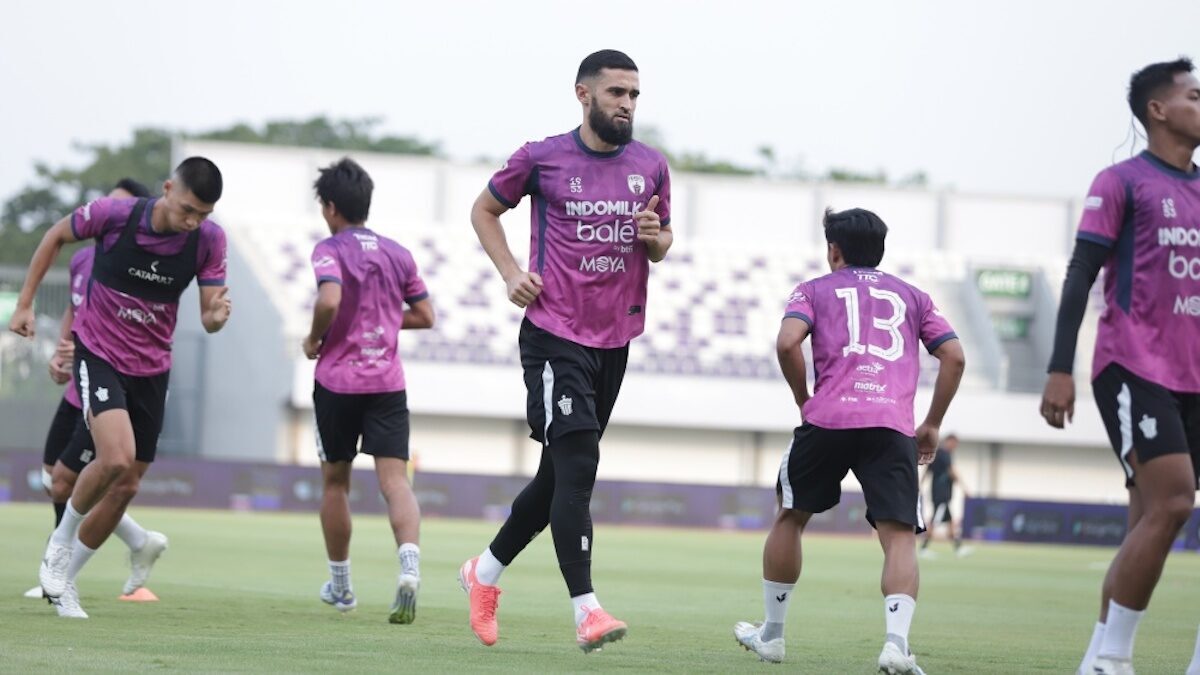 Latihan pemain Persita jelang laga tunda melawan Semen Padang FC. (dok. istimewa)