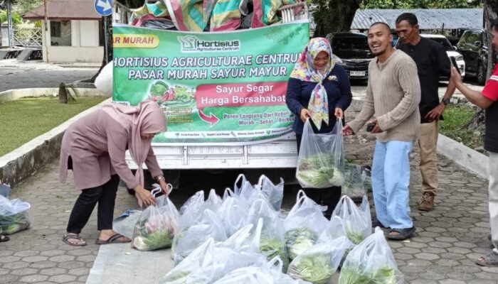 Ratusan Paket Sayur Petani Milenial Ludes Terjual di Kantor Gubernur Sumbar