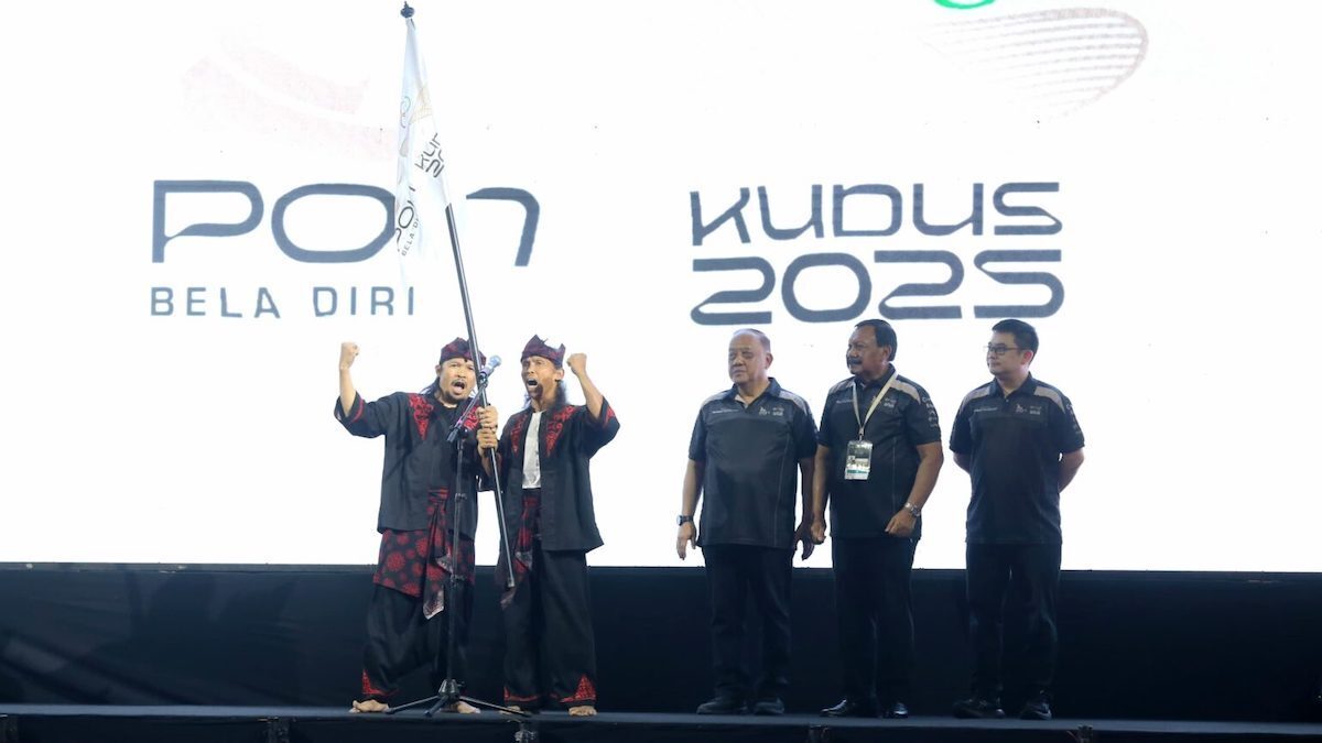 Pembukaan PON Beladiri Kudus oleh Ketua KONI Pusat yang dihadiri oleh dua aktor internasional dari pencak silat Yayan Ruhian dan Cecep Arif Rahman. (dok. istimewa)