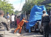 Satpol PP Tertibkan Lapak Ditinggal Pemilik di Kawasan Pantai Padang