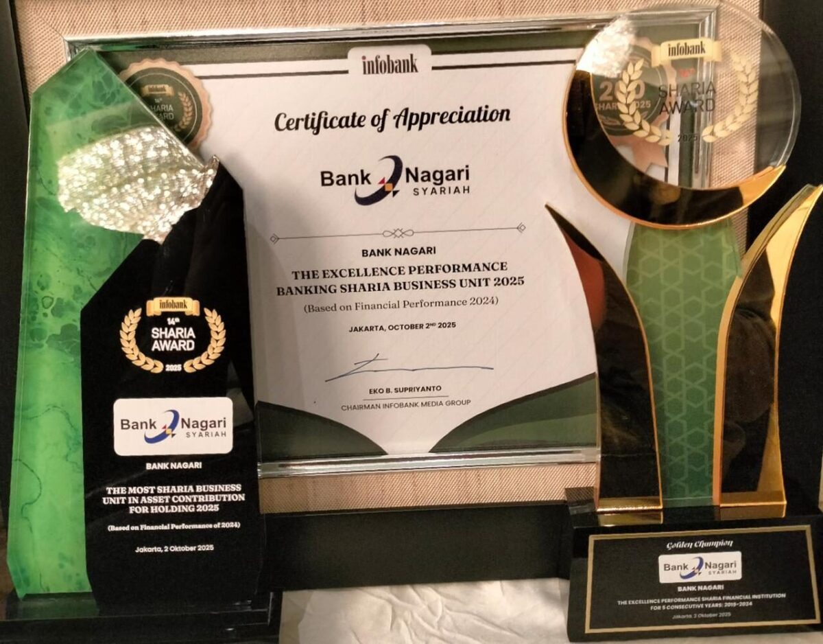 Tiga penghargaan Sharia Award untuk Bank Nagari. (dok. istimewa)