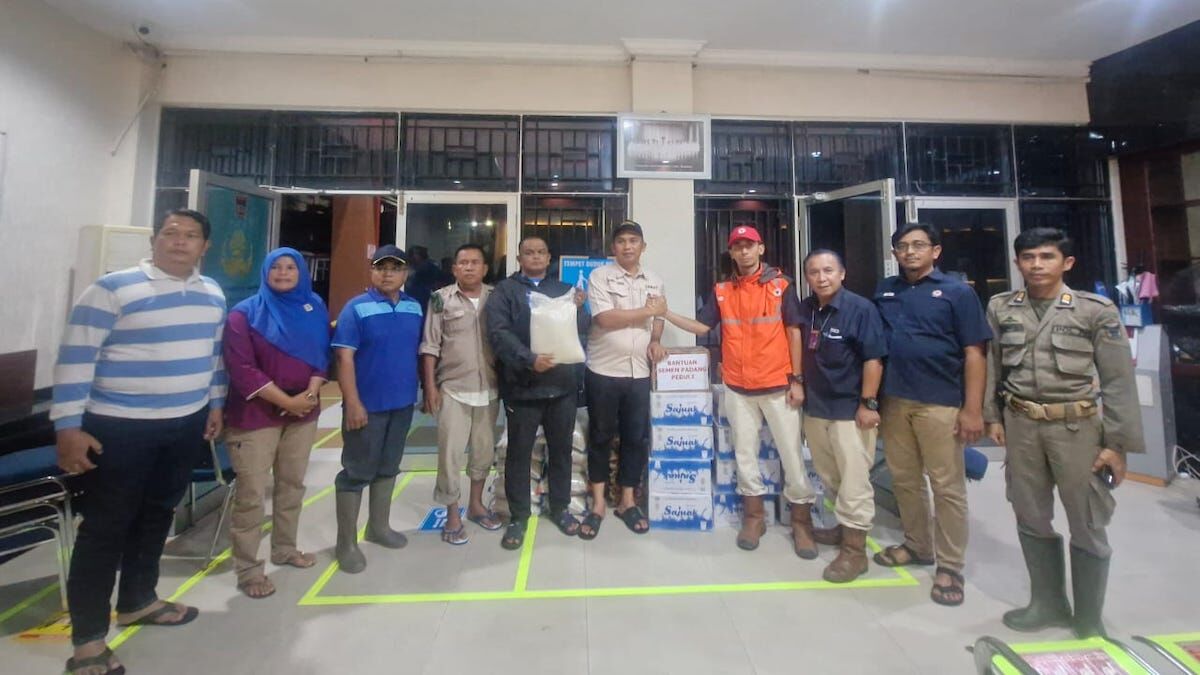 Bantuan Semen Padang untuk bencana di Padang. (dok. istimewa)